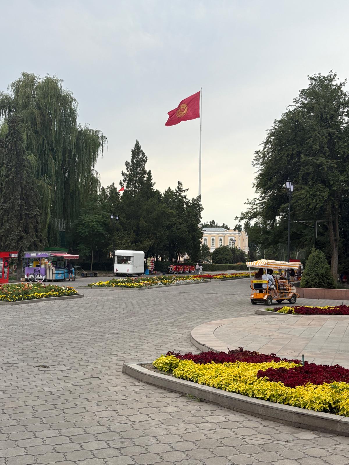 Kirgisische Fahne in Bishkek