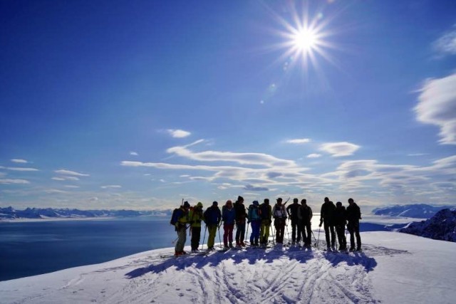 Abfahrten-durch-Gletscherbecken-auf-Svalbard