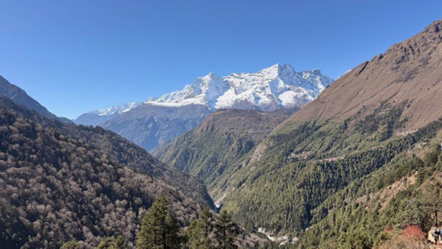 Besuch-des-Tengboche-Klosters-und-Abstieg-nach-Namche-Bazaar-3440-m Besuch-des-Tengboche-Klosters-und-Abstieg-nach-Namche-Bazaar-3440-m