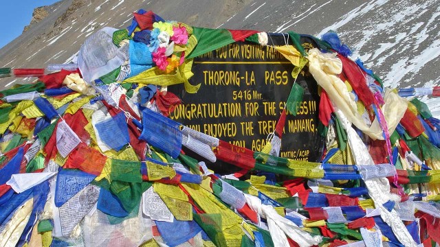 Gebetsfahnen am Thorung La Pass