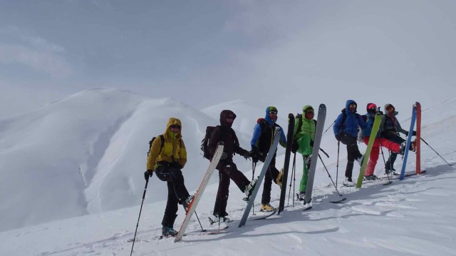Skitour am Teksar (2898 m)