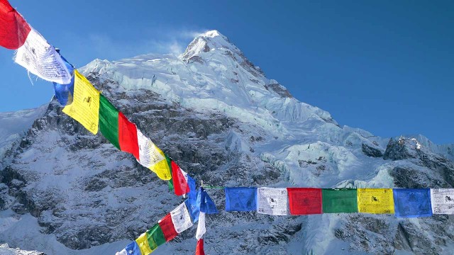 Gebetsfahnen im Mount Everest Basislager