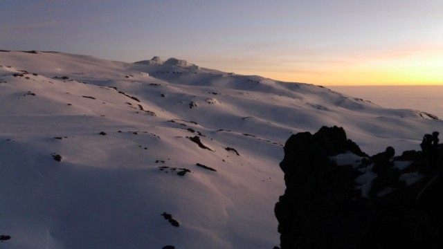 Uhuru Peak (5895m) und Millennium Camp (3900m)
