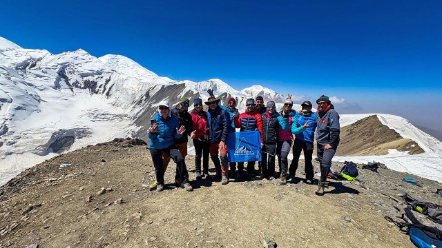 Gipfelsieg-am-Pik-Yuhina--5150m- Gipfelsieg-am-Pik-Yuhina--5150m-