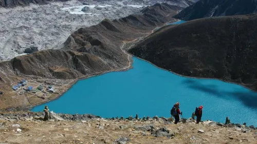 Abstieg vom Gokyo Ri nach Gokyo Gokyo Ri mit Gokyo See