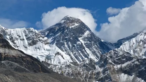 Mount Everest mit Schneefahne. mount everest