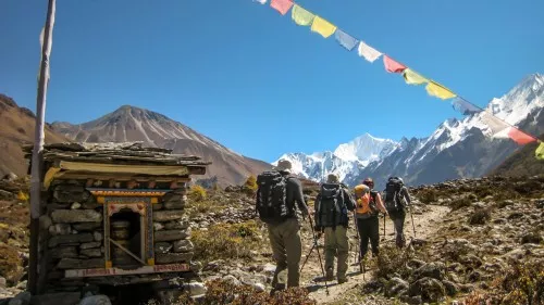 Vom Helambu über die Gosainkund Seen bis ins Langtang Vom Helambu über die Gosainkund Seen bis ins Langtang