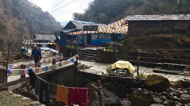 Von-Tadapani-nach-Ghorepani--2750-m- Von-Tadapani-nach-Ghorepani--2750-m-