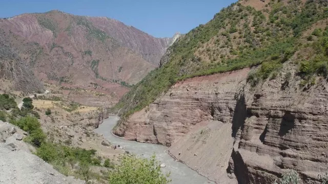 Am-Pamir-Highway-von-Dushanbe-in-den-hohen-Pamir