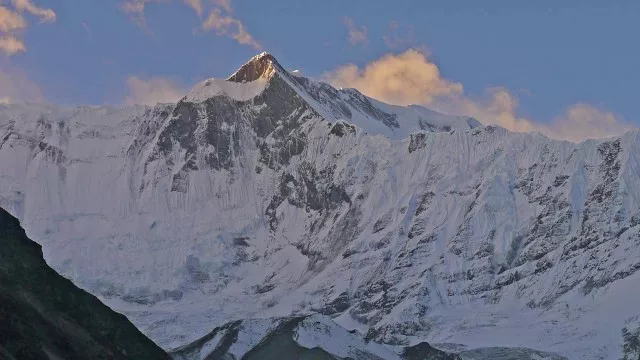 Aufstieg-ins-Hochlager-des-Chulu-Far-East