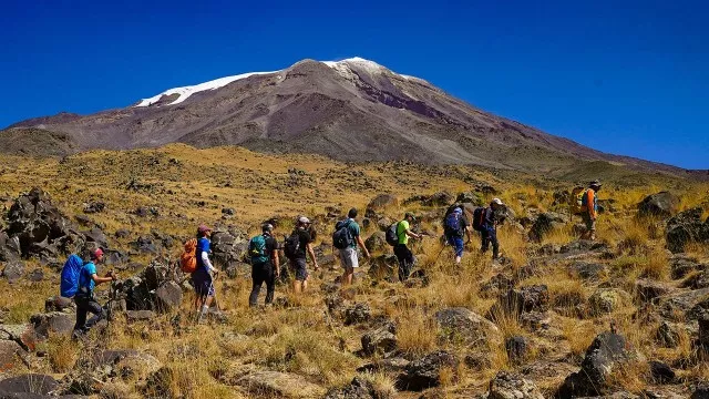 Gruppe im Aufstieg ins Basislager am Berg Ararat