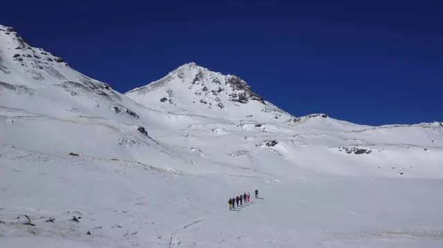 Skibesteigung-des-Aragats--4090-m-