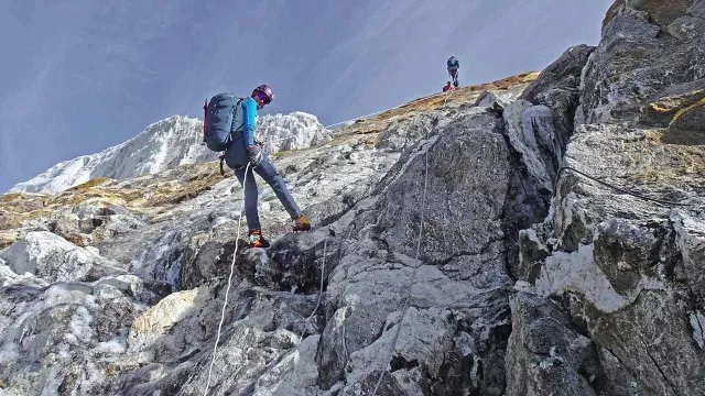 Träger am Gletscher des Amphu Lapcha. mera-peak