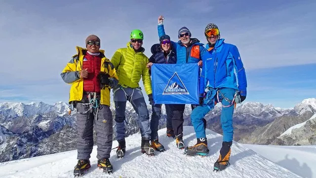 Träger am Gletscher des Amphu Lapcha. mera-peak